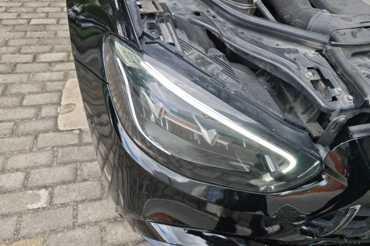 Used Mercedes-Benz E-Class 2010 E 300 L Fashion Model Right Front Headlight