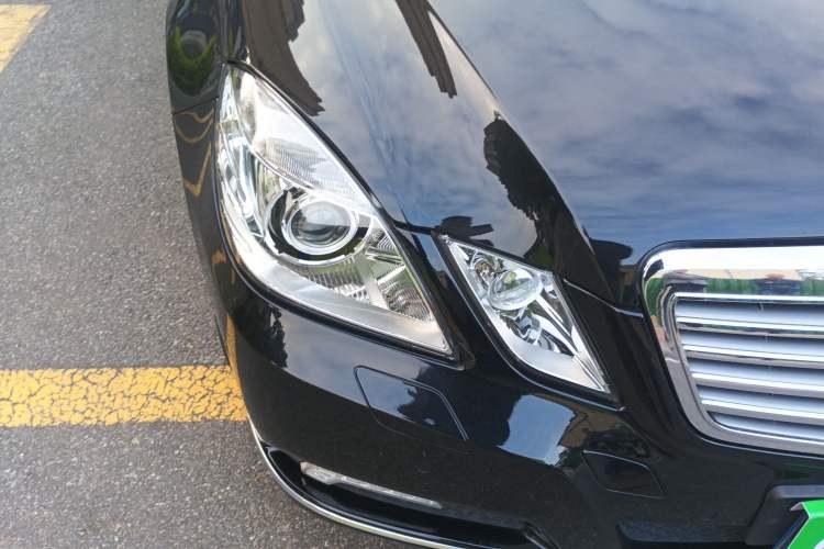 Used Mercedes-Benz E-Class 2010 E 200 CGI Elegant Model Right Front Headlight
