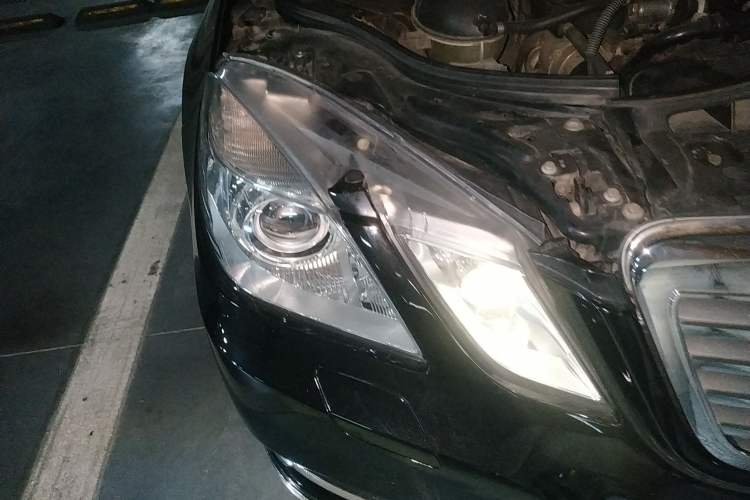 Used Mercedes-Benz E-Class 2010 E 200 CGI Elegant Model Right Front Headlight
