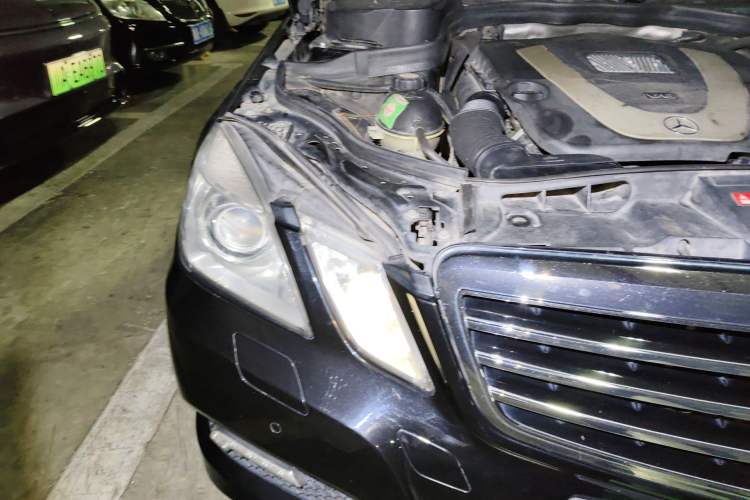 Used Mercedes-Benz E-Class 2010 E 300 L Fashion Model Right Front Headlight