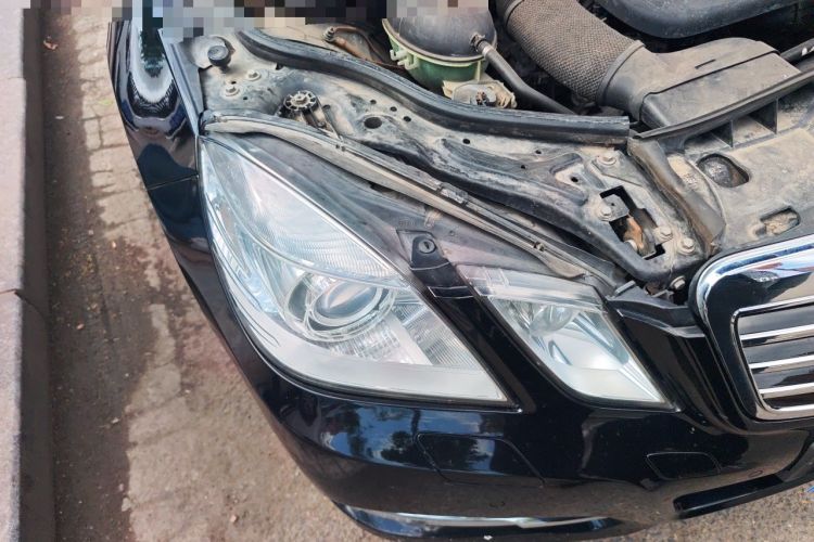 Used Mercedes-Benz E-Class 2010 E 300 L Fashion Model Right Front Headlight