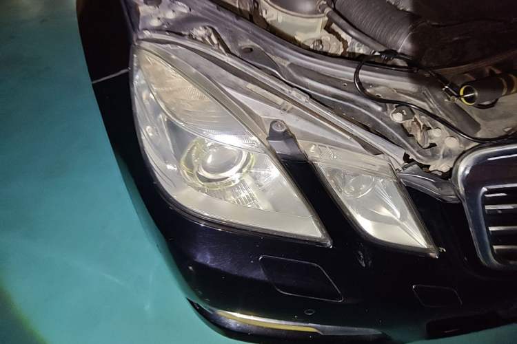 Used Mercedes-Benz E-Class 2010 E 300 L Fashion Model Right Front Headlight