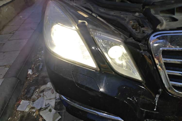Used Mercedes-Benz E-Class 2010 E 300 L Fashion Model Right Front Headlight