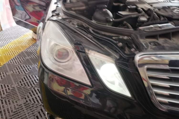 Used Mercedes-Benz E-Class 2010 E 200 CGI Elegant Model Right Front Headlight