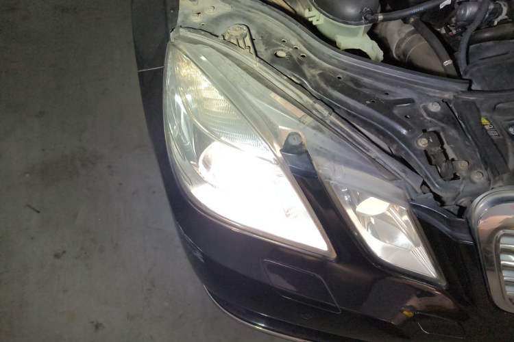 Used Mercedes-Benz E-Class 2010 E 200 CGI Elegant Model Right Front Headlight