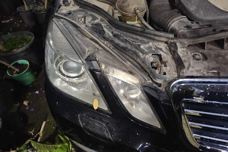 Used Mercedes-Benz E-Class 2010 E 300 L Fashion Model Right Front Headlight