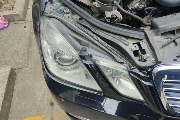 Used Mercedes-Benz E-Class 2010 E 300 L Fashion Model Right Front Headlight