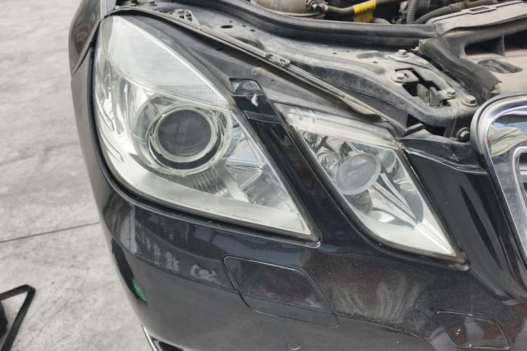 Used Mercedes-Benz E-Class 2010 E 200 CGI Elegant Model Right Front Headlight