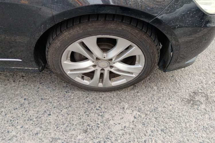 Used Mercedes-Benz E-Class 2010 E 300 Fashion Luxury Edition Right Front Wheel Hub