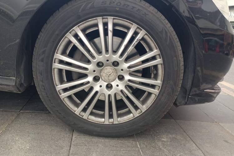 Used Mercedes-Benz E-Class 2010 E 300 L Fashion Model Right Front Wheel Hub