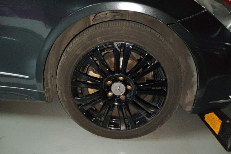 Used Mercedes-Benz E-Class 2010 E 260 CGI Coupe Right Front Wheel Hub