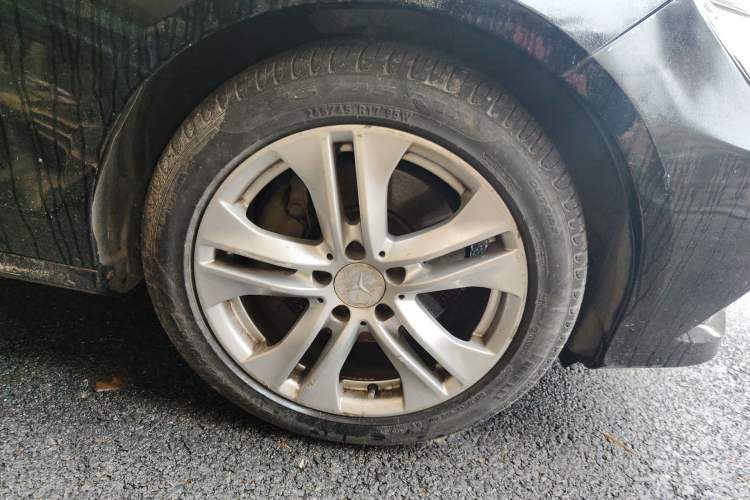 Used Mercedes-Benz E-Class 2010 E 300 Fashion Luxury Edition Right Front Wheel Hub