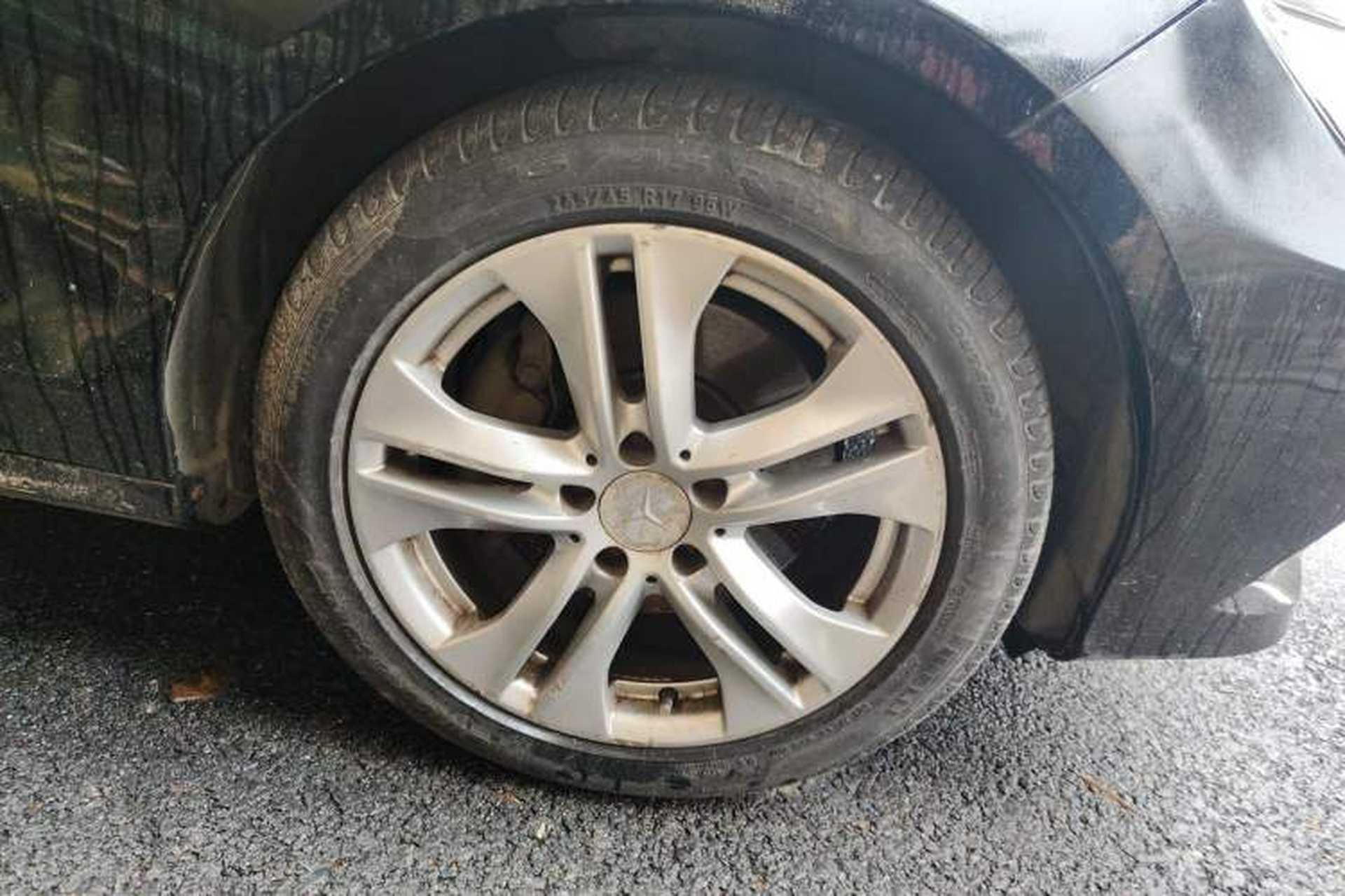 Used Mercedes-Benz E-Class 2010 E 300 Fashion Luxury Edition Right Front Wheel Hub