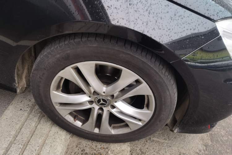 Used Mercedes-Benz E-Class 2010 E 300 L Fashion Model Right Front Wheel Hub