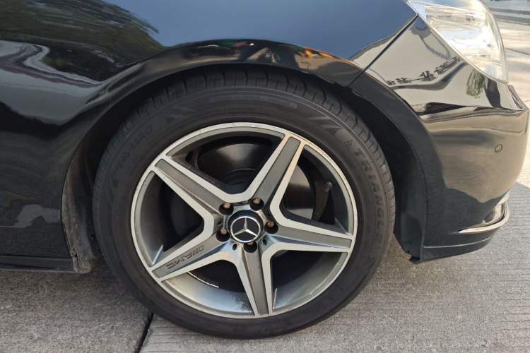 Used Mercedes-Benz E-Class 2010 E 300 L Fashion Model Right Front Wheel Hub