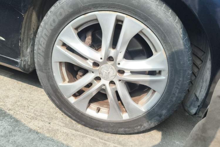 Used Mercedes-Benz E-Class 2010 E 300 L Fashion Model Right Front Wheel Hub