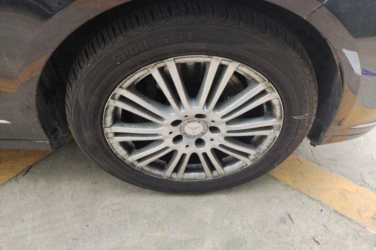 Used Mercedes-Benz E-Class 2010 E 260 L CGI Elegant Model Right Front Wheel Hub