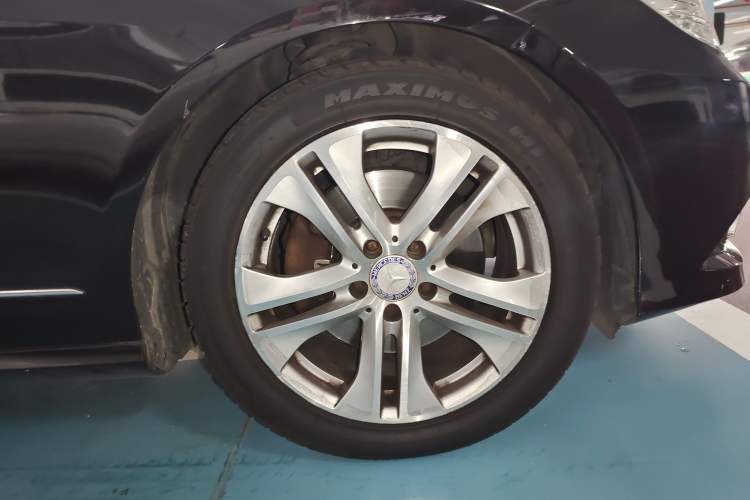 Used Mercedes-Benz E-Class 2010 E 300 Fashion Luxury Edition Right Front Wheel Hub