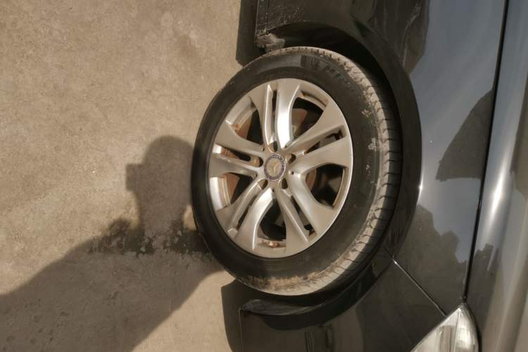 Used Mercedes-Benz E-Class 2010 E 300 L Fashion Model Right Front Wheel Hub