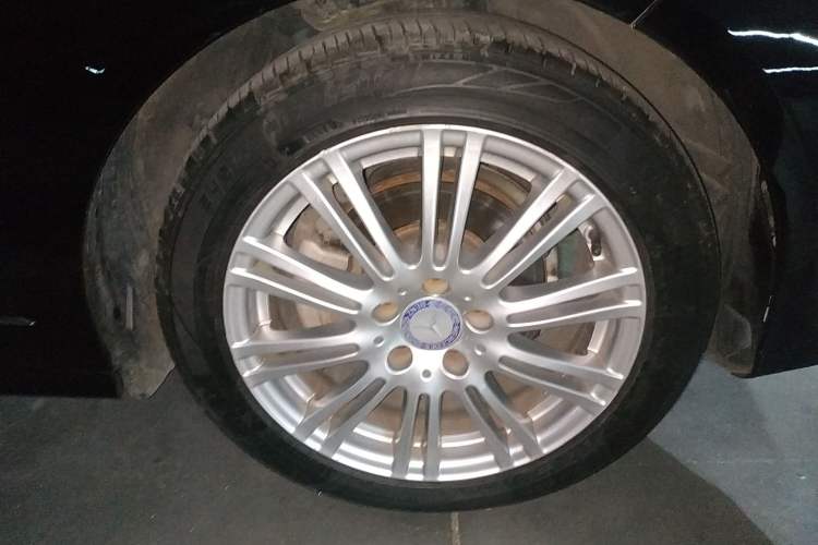 Used Mercedes-Benz E-Class 2010 E 200 CGI Elegant Model Right Front Wheel Hub