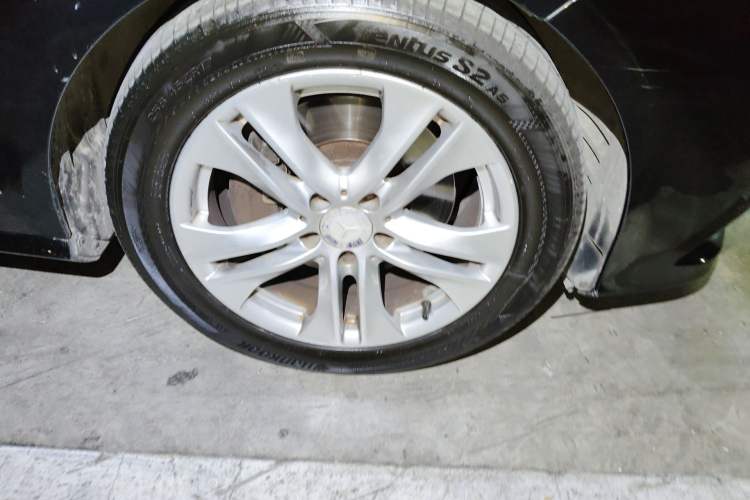 Used Mercedes-Benz E-Class 2010 E 300 L Fashion Model Right Front Wheel Hub