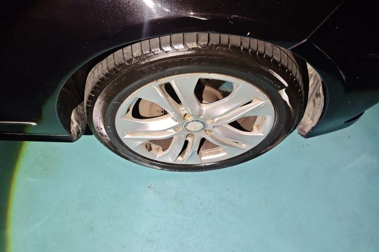 Used Mercedes-Benz E-Class 2010 E 300 L Fashion Model Right Front Wheel Hub