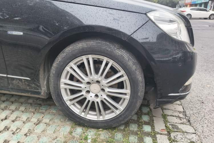 Used Mercedes-Benz E-Class 2010 E 200 CGI Elegant Model Right Front Wheel Hub