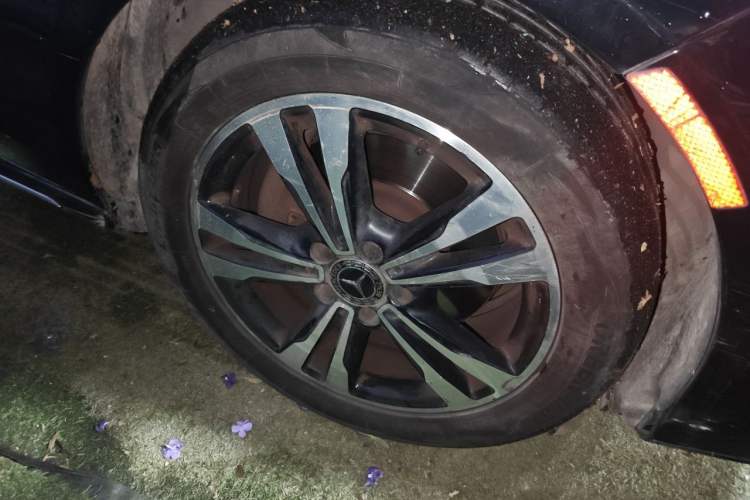 Used Mercedes-Benz E-Class 2010 E 300 L Fashion Model Right Front Wheel Hub