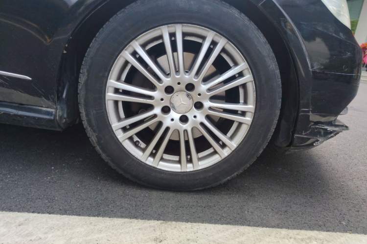 Used Mercedes-Benz E-Class 2010 E 260 L CGI Elegant Model Right Front Wheel Hub