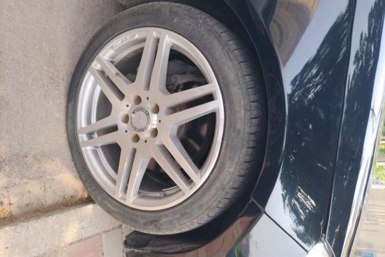 Used Mercedes-Benz E-Class 2010 E 300 L Fashion Model Right Front Wheel Hub