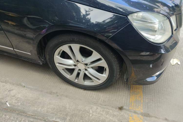 Used Mercedes-Benz E-Class 2010 E 300 L Fashion Model Right Front Wheel Hub