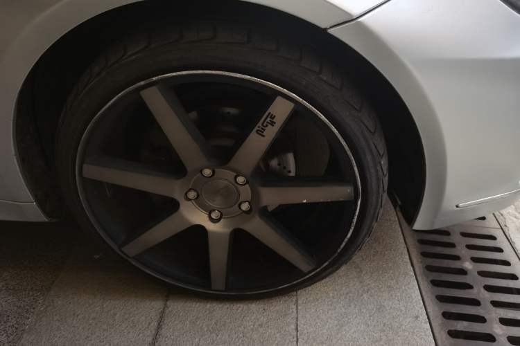 Used Mercedes-Benz E-Class 2010 E 260 CGI Coupe Right Front Wheel Hub