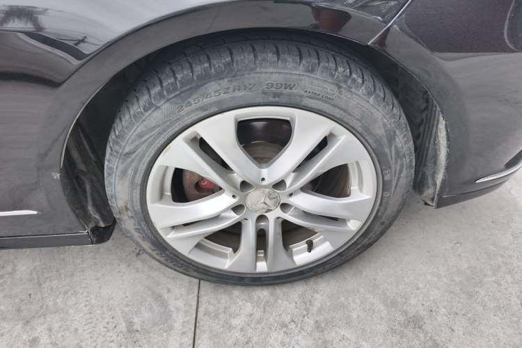 Used Mercedes-Benz E-Class 2010 E 200 CGI Elegant Model Right Front Wheel Hub