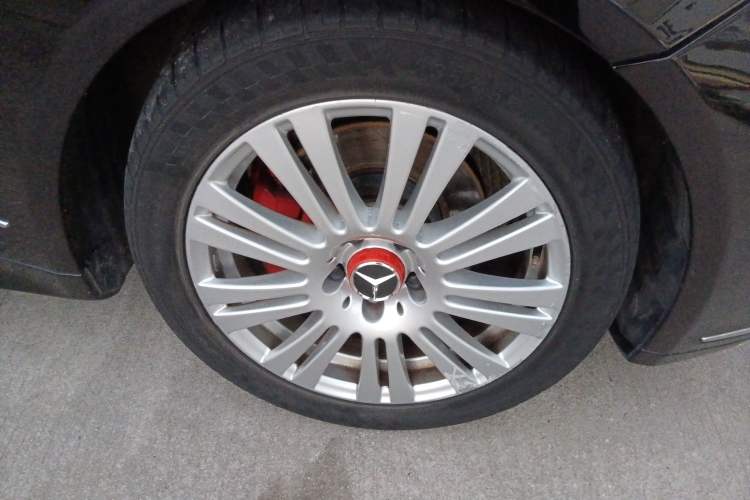 Used Mercedes-Benz E-Class 2010 E 260 CGI Coupe Right Front Wheel Hub