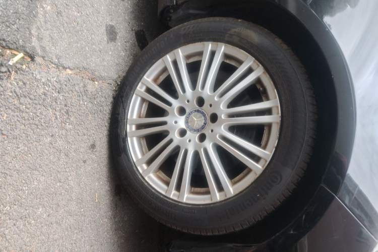 Used Mercedes-Benz E-Class 2010 E 300 Elegant Luxury Edition Right Front Wheel Hub