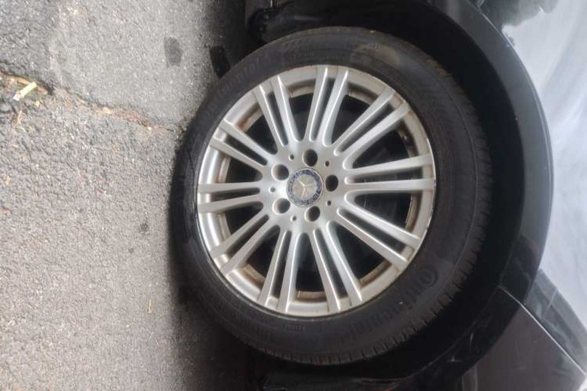 Used Mercedes-Benz E-Class 2010 E 300 Elegant Luxury Edition Right Front Wheel Hub