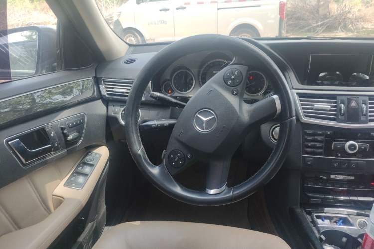 Used Mercedes-Benz E-Class 2010 E 300 L Fashion Model Steering Wheel