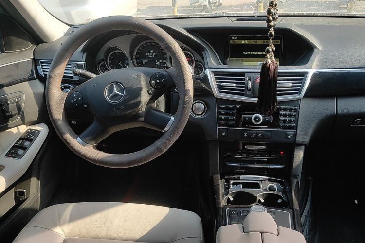 Used Mercedes-Benz E-Class 2010 E 300 L Fashion Model Steering Wheel