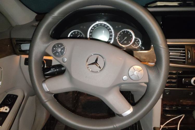 Used Mercedes-Benz E-Class 2010 E 200 CGI Elegant Model Steering Wheel