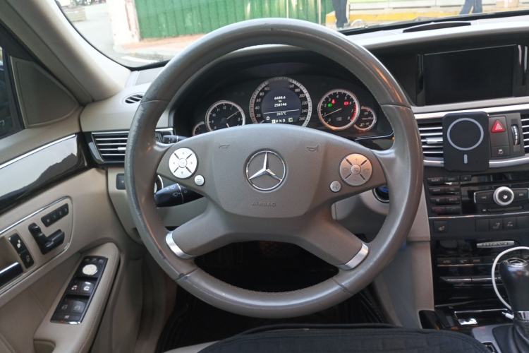 Used Mercedes-Benz E-Class 2010 E 200 CGI Elegant Model Steering Wheel