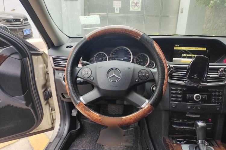 Used Mercedes-Benz E-Class 2010 E 260 L CGI Elegant Model Steering Wheel