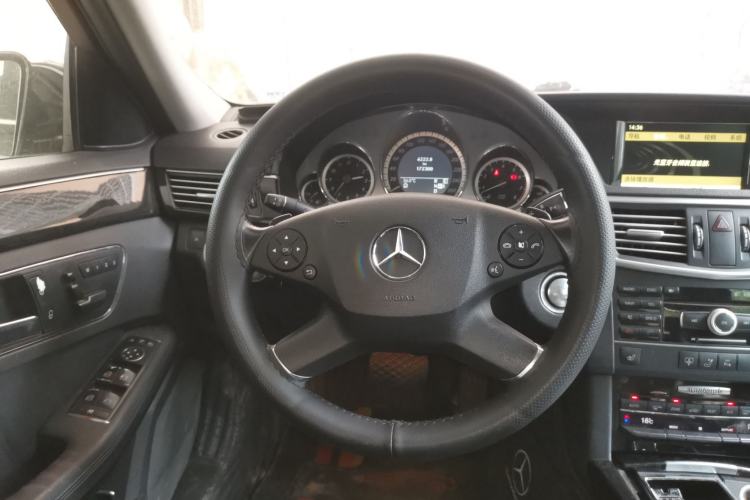 Used Mercedes-Benz E-Class 2010 E 300 L Fashion Model Steering Wheel