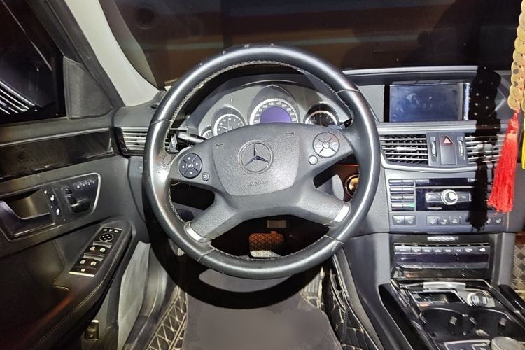 Used Mercedes-Benz E-Class 2010 E 300 L Fashion Model Steering Wheel