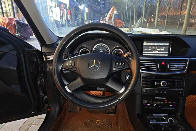 Used Mercedes-Benz E-Class 2010 E 300 L Fashion Model Steering Wheel