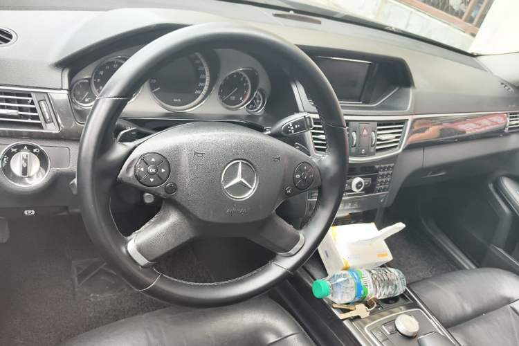 Used Mercedes-Benz E-Class 2010 E 300 Elegant Luxury Edition Steering Wheel