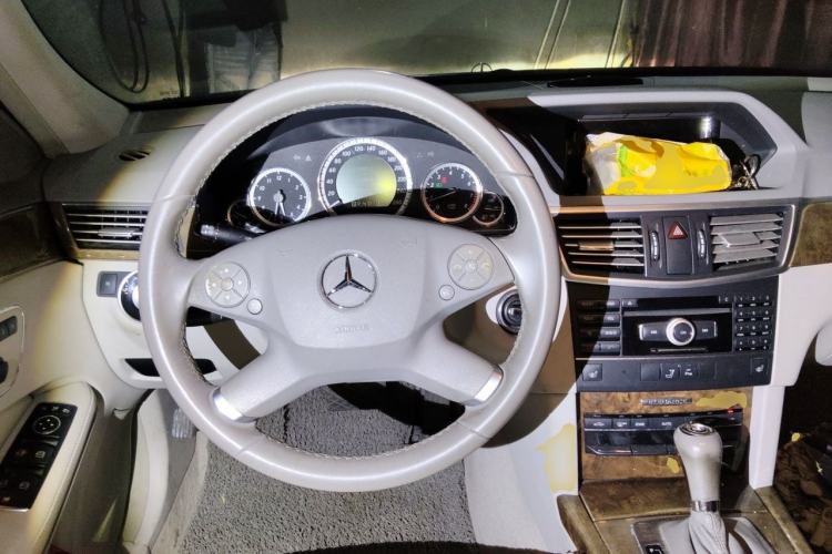 Used Mercedes-Benz E-Class 2010 E 200 CGI Elegant Model Steering Wheel