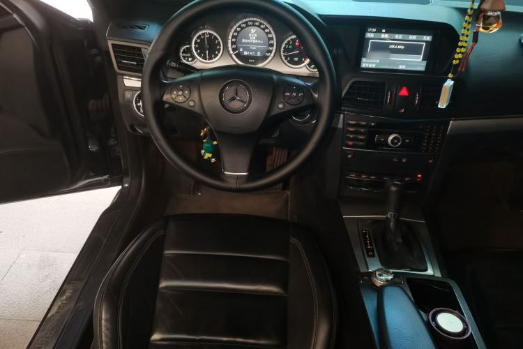 Used Mercedes-Benz E-Class 2010 E 260 CGI Coupe Steering Wheel