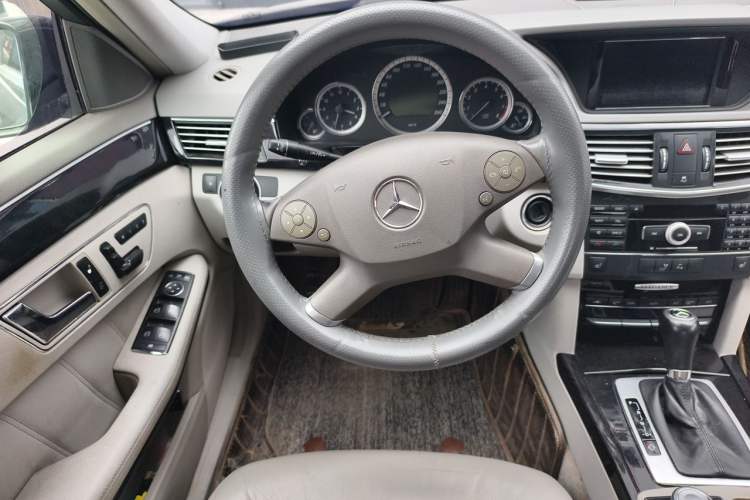Used Mercedes-Benz E-Class 2010 E 200 CGI Elegant Model Steering Wheel