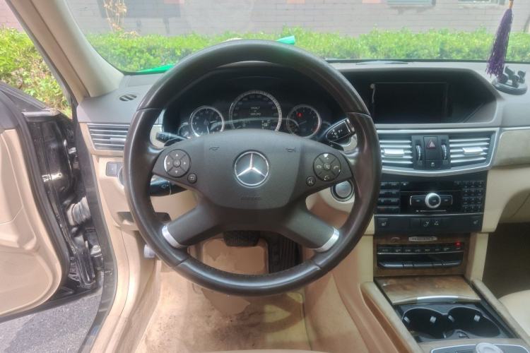 Used Mercedes-Benz E-Class 2010 E 300 Elegant Luxury Edition Steering Wheel