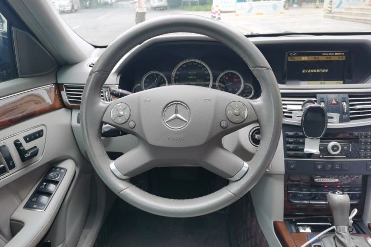 Used Mercedes-Benz E-Class 2010 E 260 L CGI Elegant Model Steering Wheel